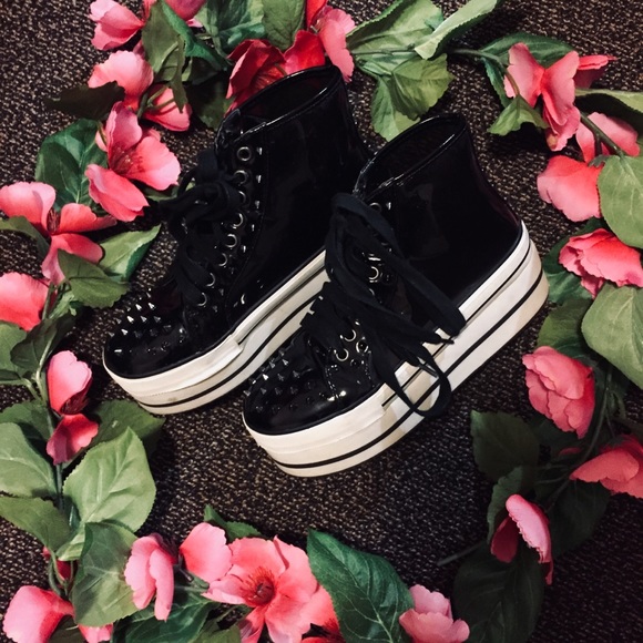 YRU Shoes - HOST PICK! 🖤 YRU Platform Sneakers 🖤